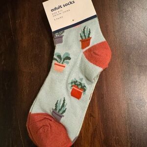 New 3-Pack Women’s Socks with Plant Designs